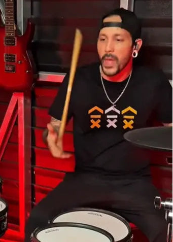 J Boye playing in his Above Average triple ascent tee